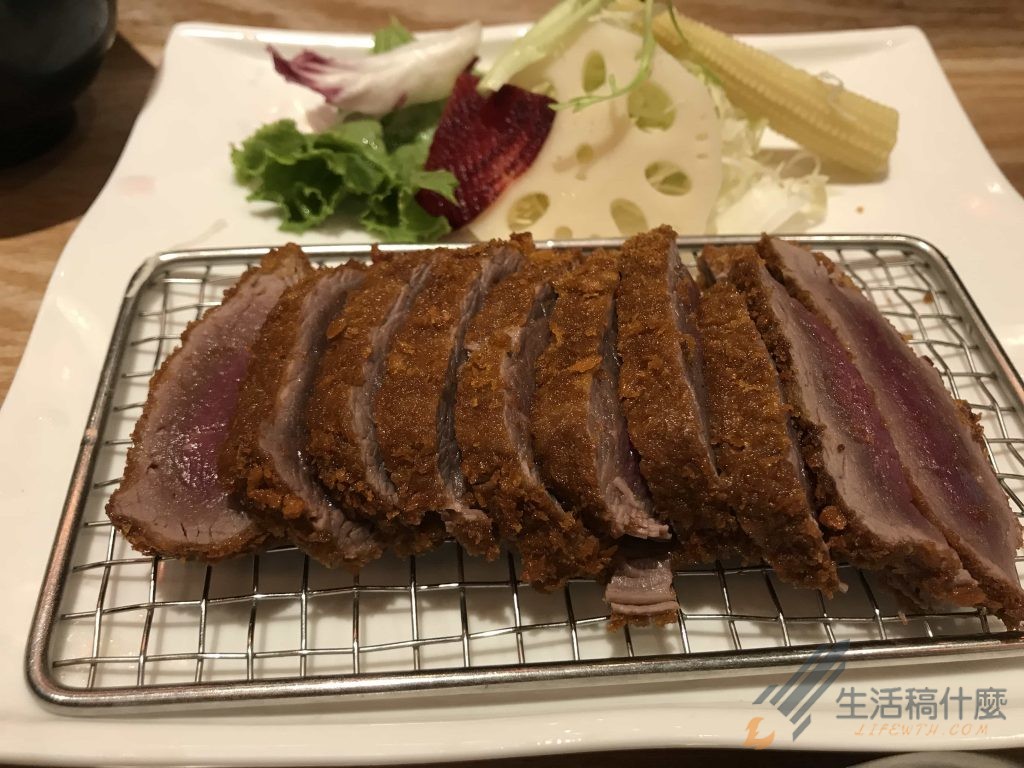 高雄前鎮|草衙道美食:虎次日式炸牛排專門店|燒肉定食、丼飯、咖喱飯餐廳